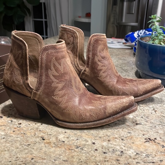 Ariat size 10 worn once - Picture 7 of 8